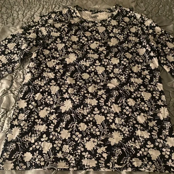 Lands End Supima Cotton Relaxed LS Floral Pattern Crew Neck Tee Small NWT - Picture 4 of 10